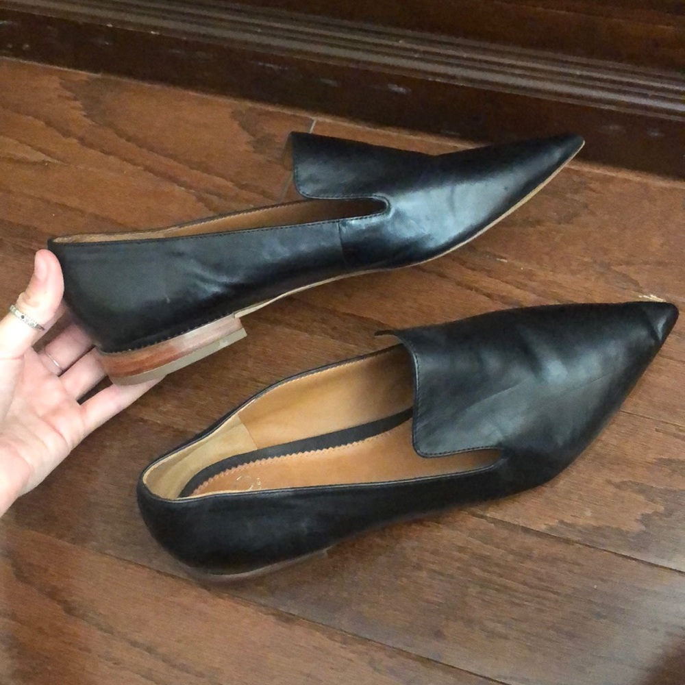 Pointed black flats / loafers